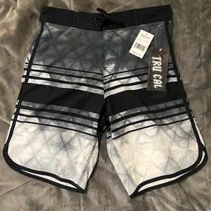 NWT TRU CAL Board Shorts Men’s 30